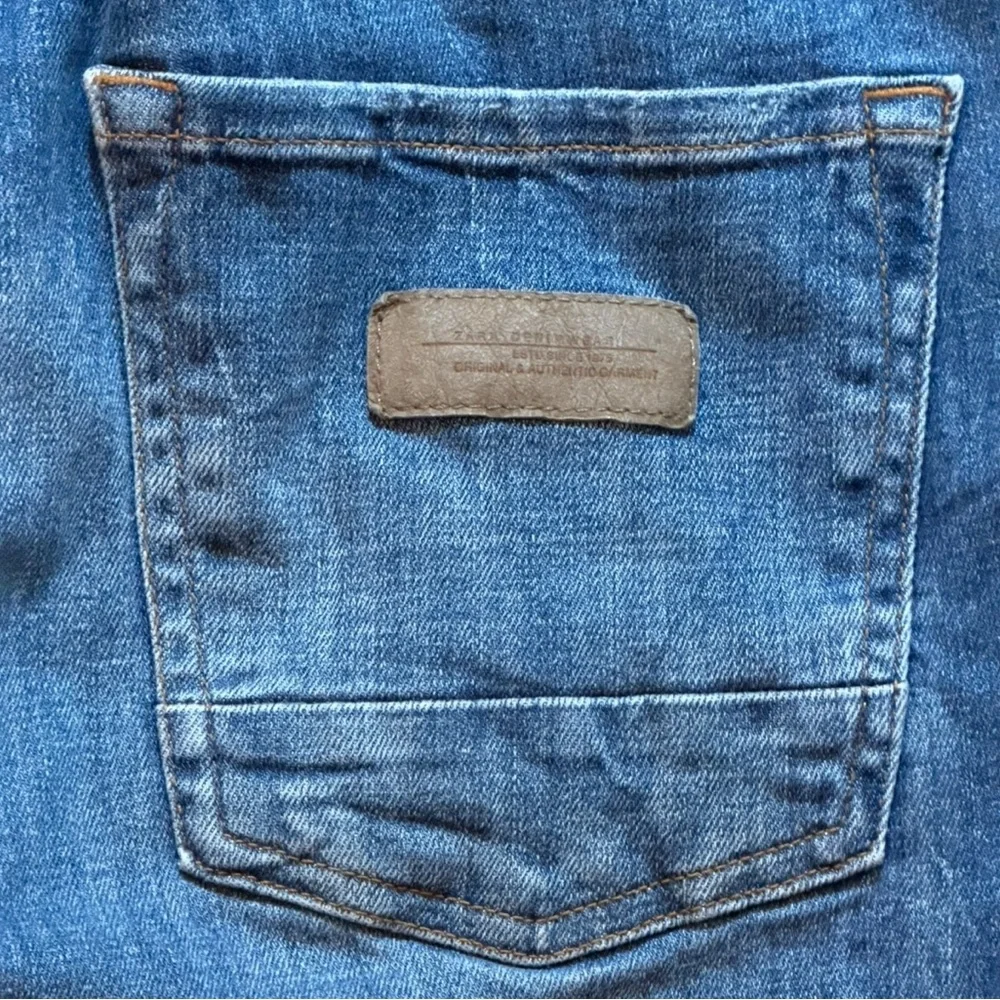 ZARA High Waisted Tapered Leg Jeans Women’s Size 32 ( Size 12 / 14 ) 3371-12